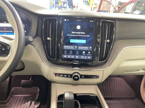 Certified 2023 Volvo XC60 B5 Plus w/ Climate Package AWD/4WD image 19