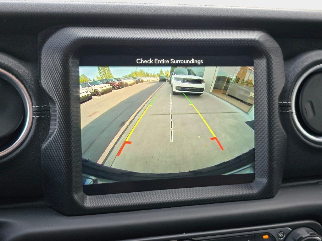 Used 2018 Jeep Wrangler Unlimited Sahara AWD/4WD image 25
