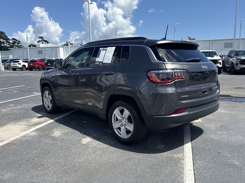 Used 2022 Jeep Compass Latitude FWD image 15