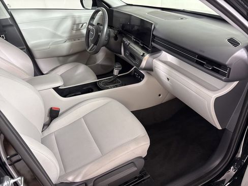 Used 2025 Hyundai Kona SEL FWD image 18