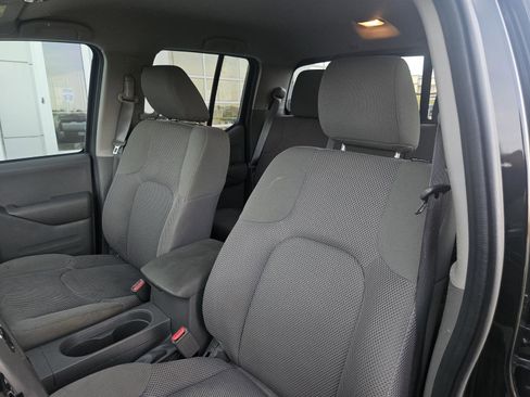 Used 2018 Nissan Frontier SV image 11