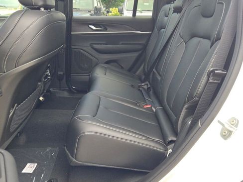 New 2025 Jeep Grand Cherokee Limited image 19