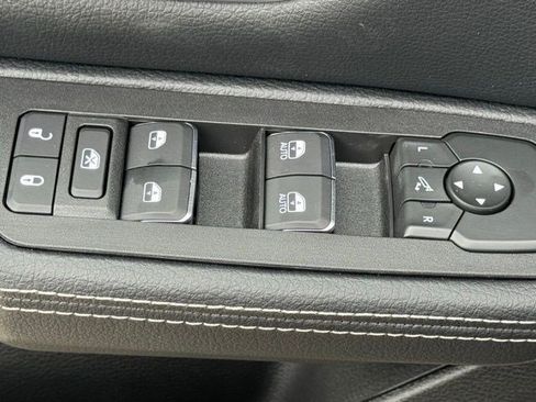 New 2026 RAM 1500 Laramie AWD/4WD image 11