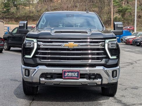 Used 2024 Chevrolet Silverado 2500 LTZ w/ LTZ Plus Package AWD/4WD image 2