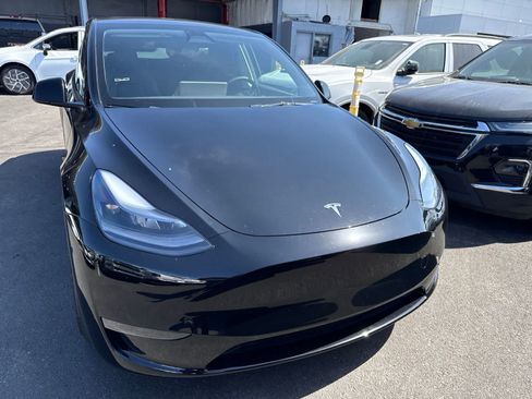 Used 2023 Tesla Model Y Performance AWD/4WD image 4