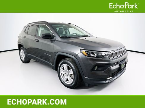 Used 2022 Jeep Compass Latitude image 1