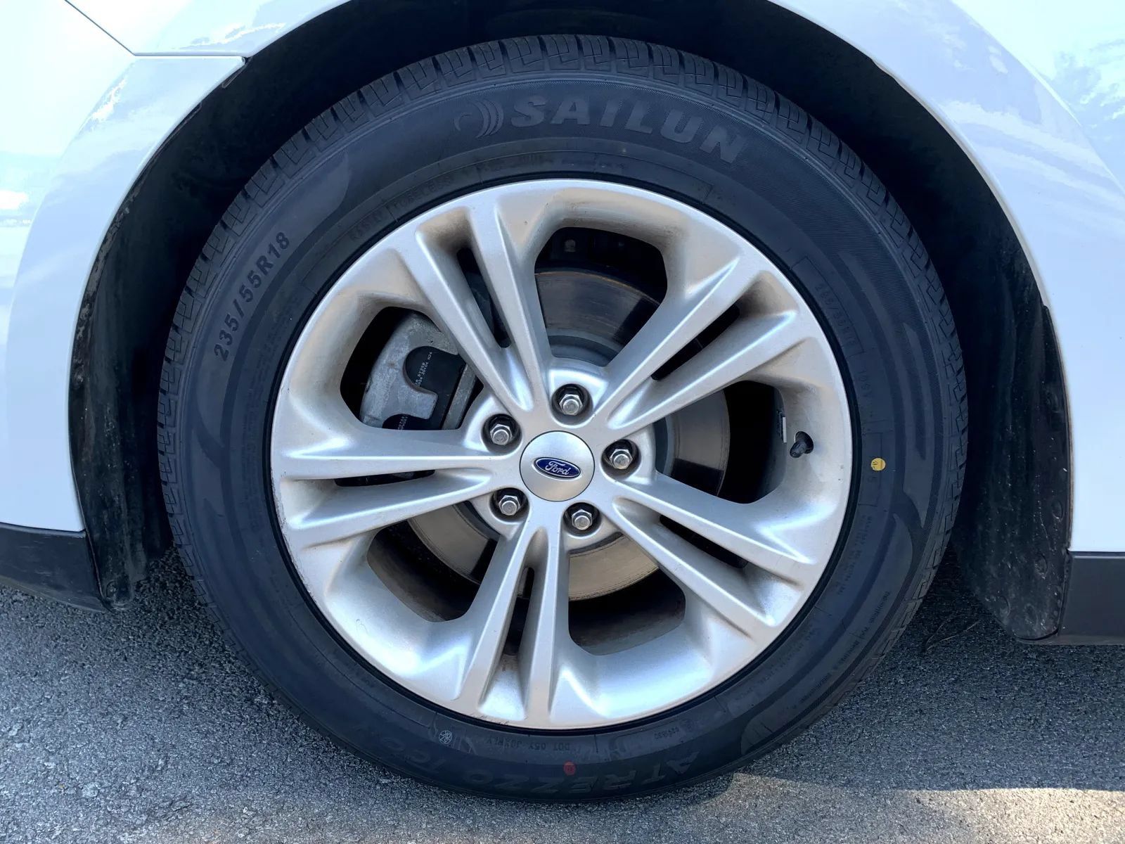 Used 2019 Ford Taurus SE FWD image 12