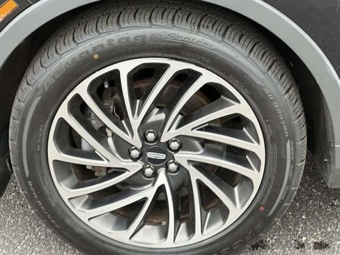 Used 2019 Lincoln Nautilus Reserve AWD/4WD image 10
