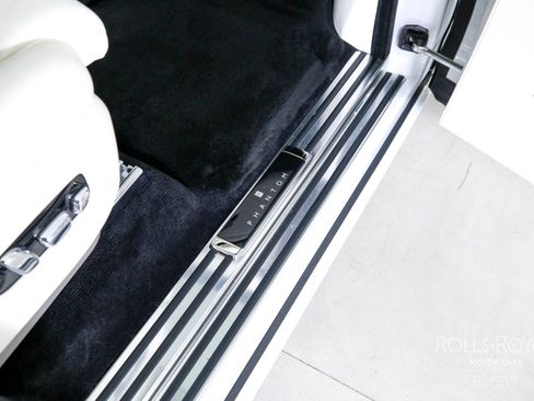 Certified 2024 Rolls-Royce Phantom Sedan RWD image 39
