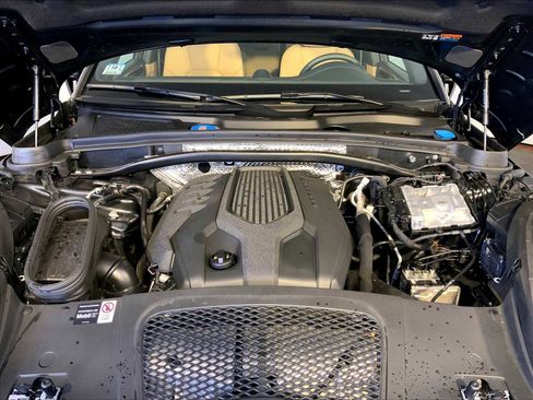 Certified 2026 Porsche Macan AWD/4WD image 32