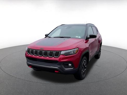 Used 2025 Jeep Compass Trailhawk AWD/4WD image 6