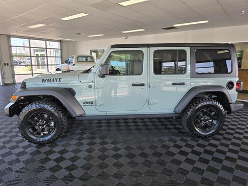 Used 2023 Jeep Wrangler Unlimited Sport AWD/4WD image 6