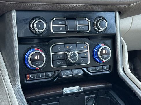 Used 2021 GMC Yukon XL Denali w/ Denali Premium Package AWD/4WD image 24