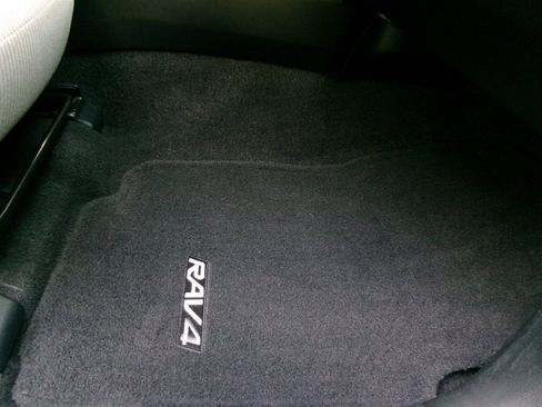 Used 2013 Toyota RAV4 XLE FWD image 24