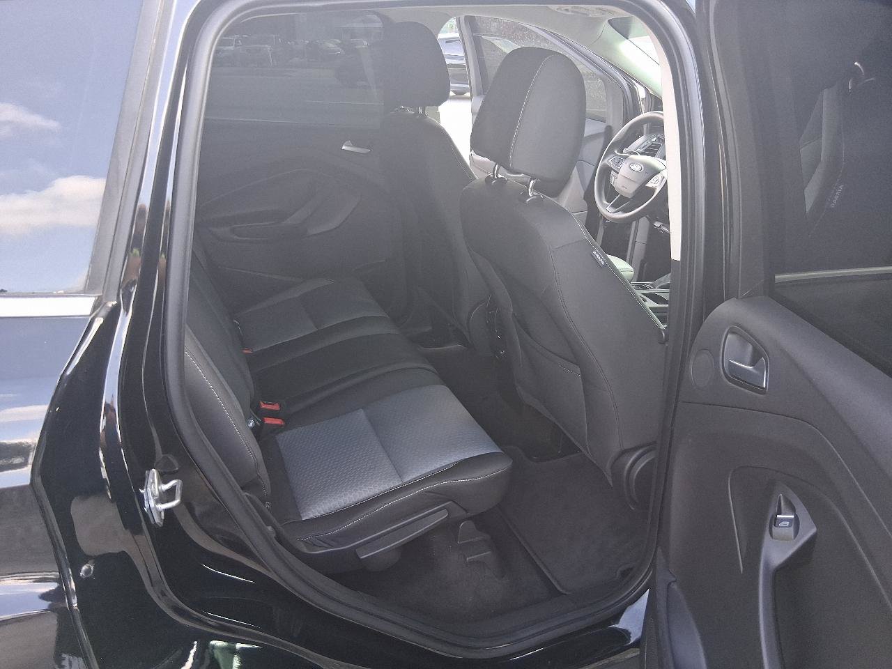 Used 2017 Ford Escape SE w/ Equipment Group 201A AWD/4WD image 11