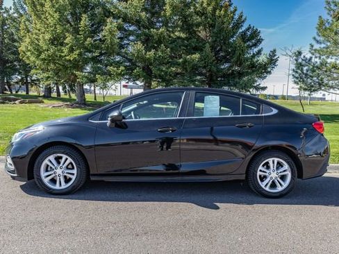 Used 2017 Chevrolet Cruze LT w/ Convenience Package FWD image 8