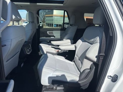 Used 2025 Ford Expedition Max Platinum w/ Driver's Package image 10