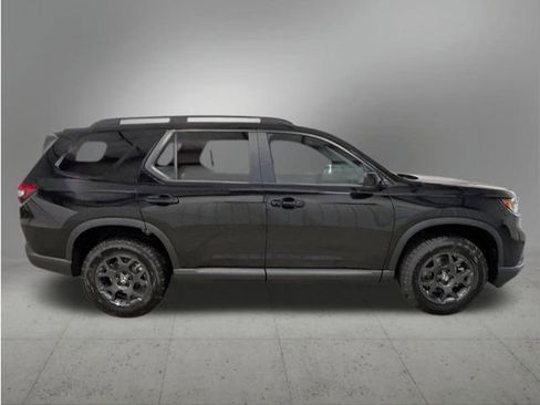 New 2025 Honda Pilot TrailSport image 9