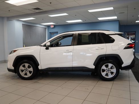 Used 2020 Toyota RAV4 XLE image 2