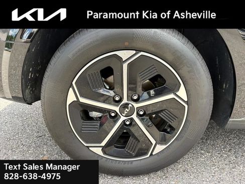 Certified 2025 Kia Niro FWD image 30