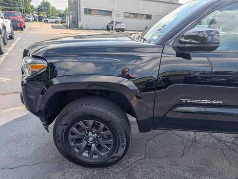 Certified 2023 Toyota Tacoma SR5 AWD/4WD image 2