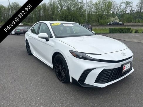 Used 2025 Toyota Camry SE FWD image 5