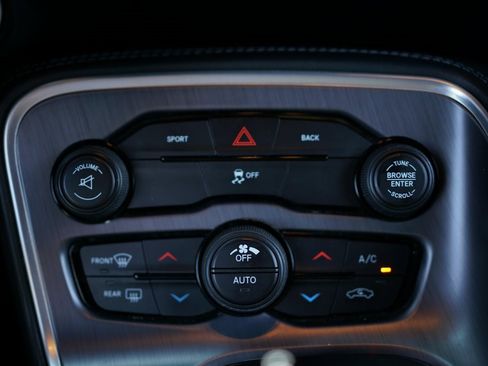 Used 2016 Dodge Challenger SXT image 25