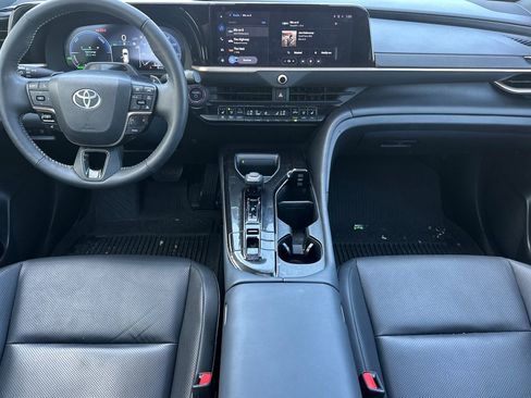 Used 2025 Toyota Crown Signia w/ Advanced Technology Package image 15