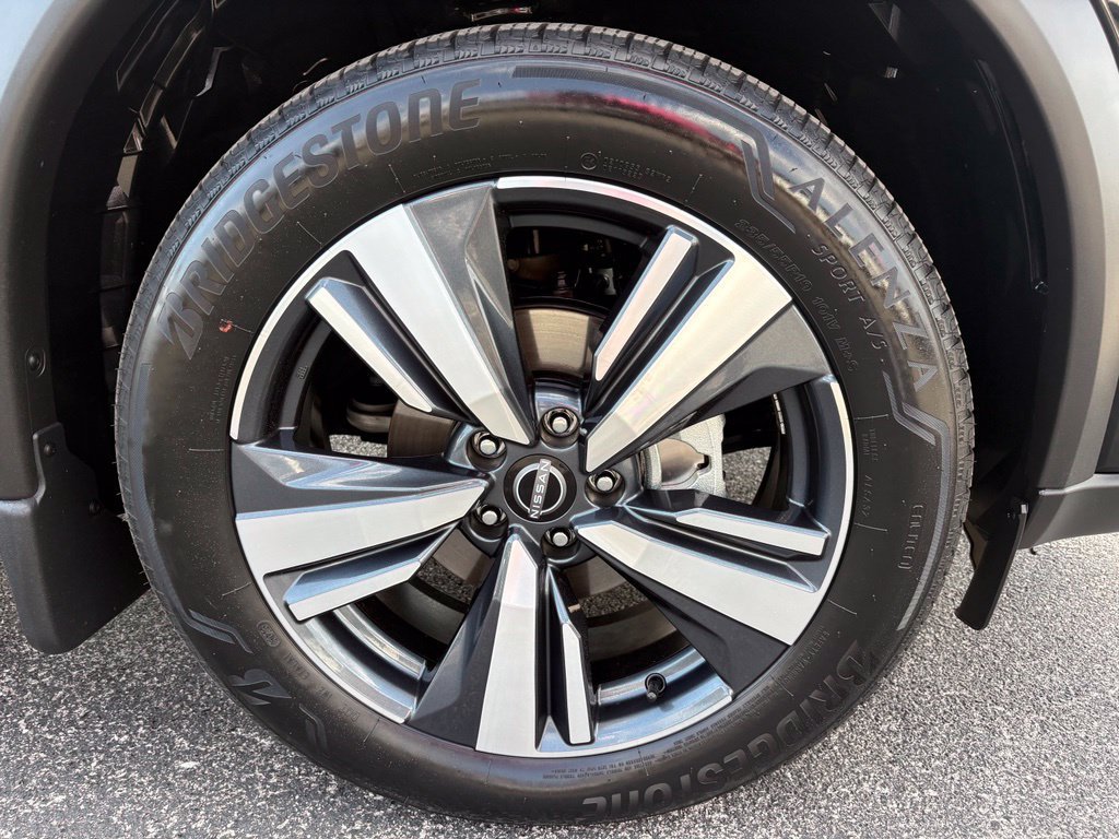 Used 2024 Nissan Rogue SL AWD/4WD image 13