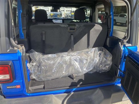 Used 2024 Jeep Wrangler Sport S image 9