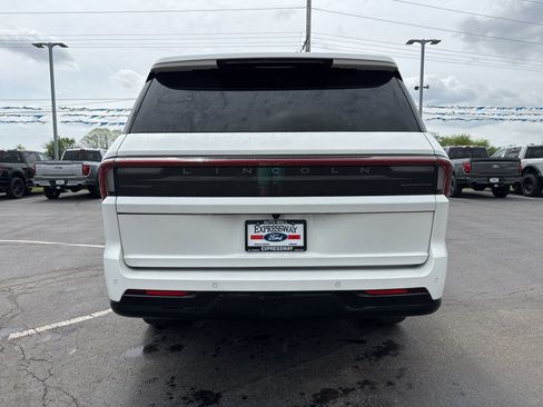 Used 2025 Lincoln Navigator Reserve image 5