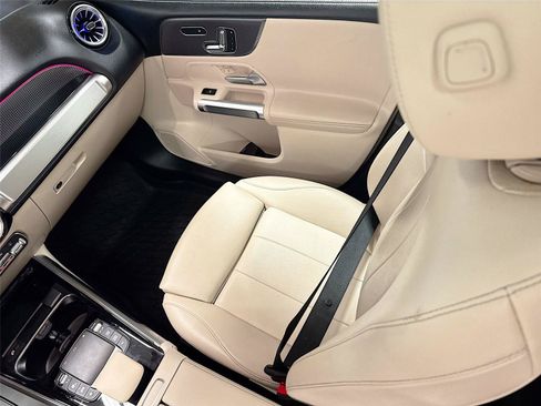 Used 2022 Mercedes-Benz GLB 250 image 23