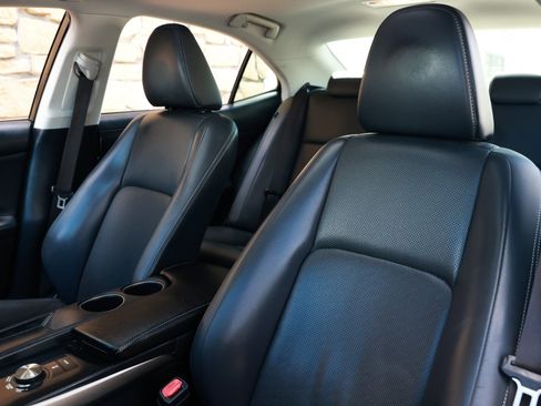 Used 2016 Lexus IS 200t image 9