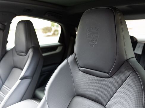 Certified 2026 Porsche Cayenne Coupe image 24