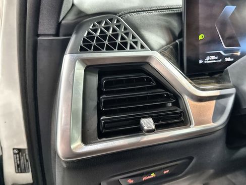 Used 2025 BMW X5 xDrive50e image 15