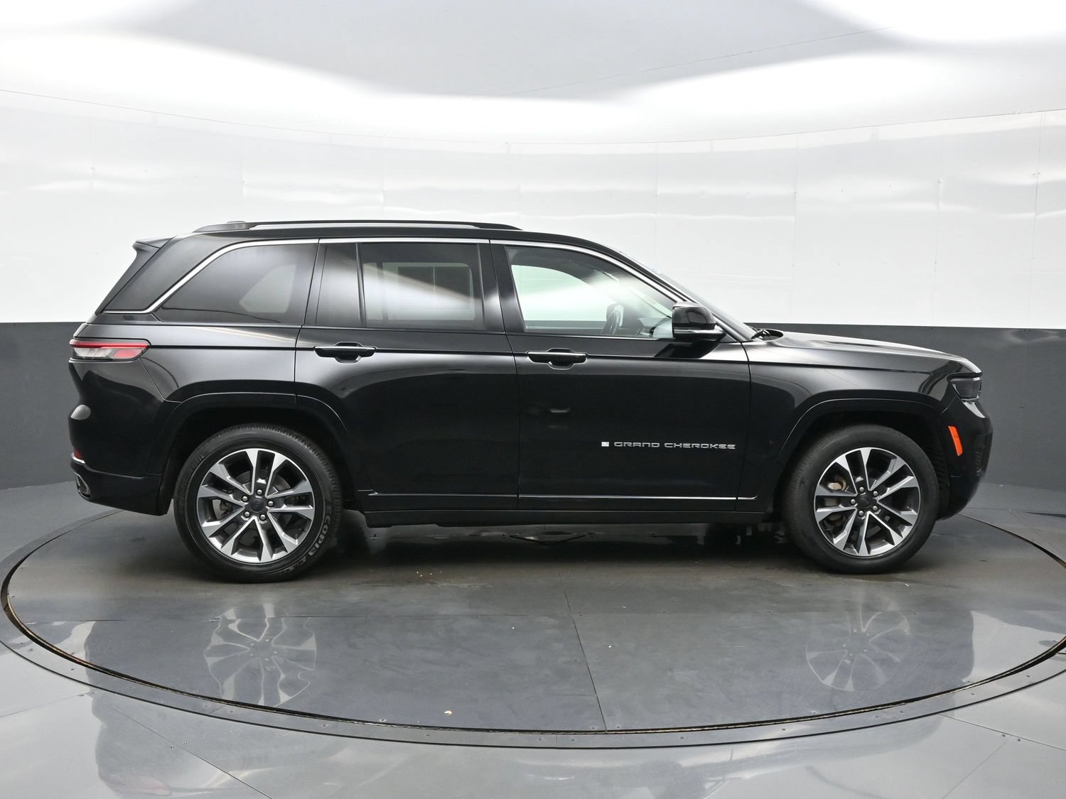 Used 2022 Jeep Grand Cherokee Overland AWD/4WD image 10