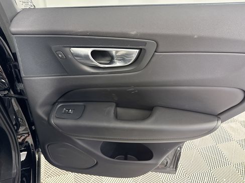 Used 2025 Volvo XC60 B5 Plus image 27