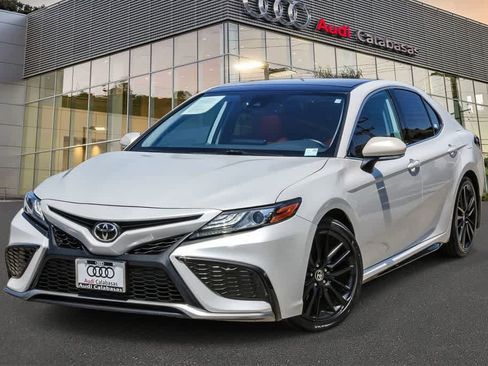 Used 2022 Toyota Camry XSE FWD image 1