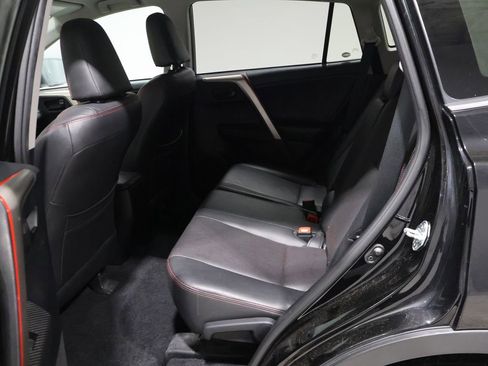 Used 2014 Toyota RAV4 LE image 18