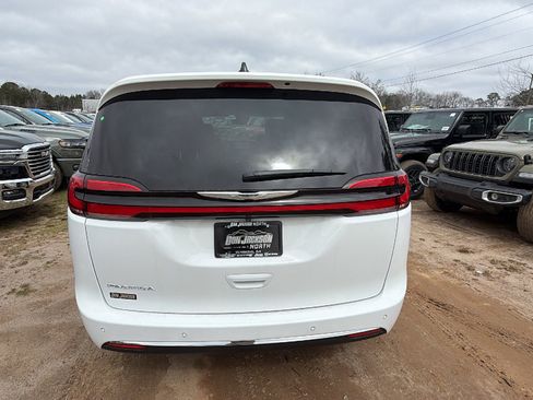 New 2026 Chrysler Pacifica Select FWD image 9