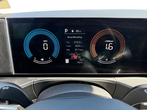 Certified 2025 Hyundai Santa Fe SE FWD image 11