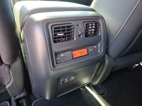 Used 2019 Nissan Pathfinder SV image 16