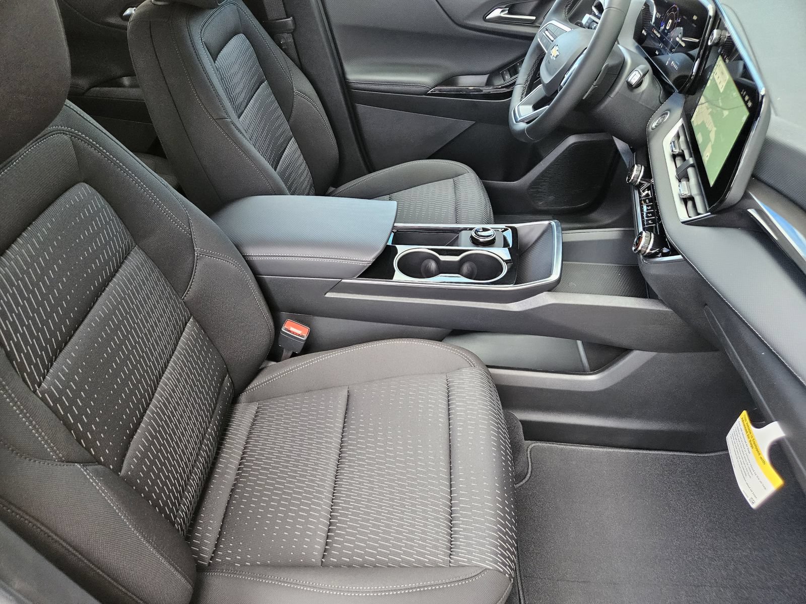 New 2027 Chevrolet Equinox LT w/ Safety and Technology Package FWD image 15