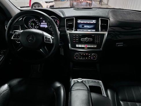 Used 2014 Mercedes-Benz GL 450 4MATIC image 32