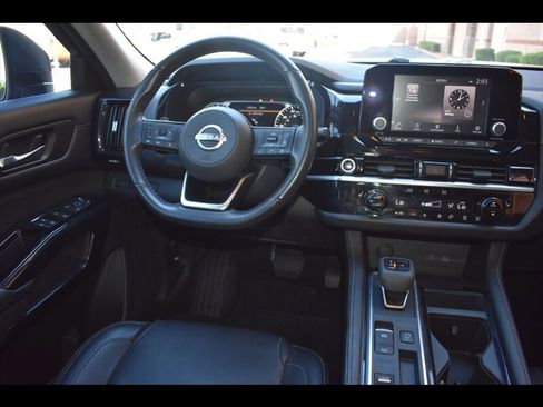 Used 2022 Nissan Pathfinder SV image 32