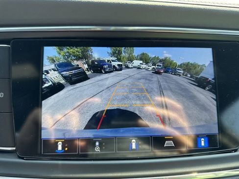 Used 2024 Buick Enclave Premium image 23
