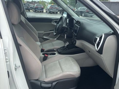Used 2022 Kia Soul LX w/ Technology Package image 22