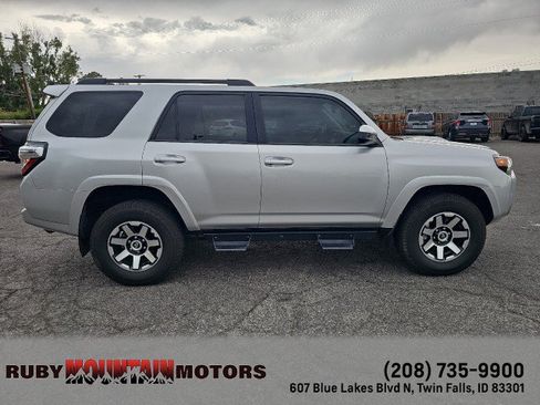 Used 2022 Toyota 4Runner TRD Off-Road AWD/4WD image 8
