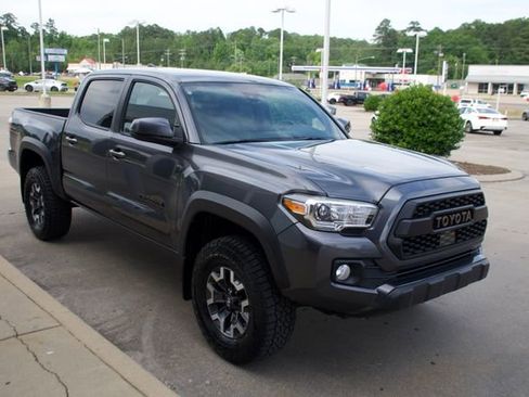 Used 2021 Toyota Tacoma TRD Off-Road AWD/4WD image 6