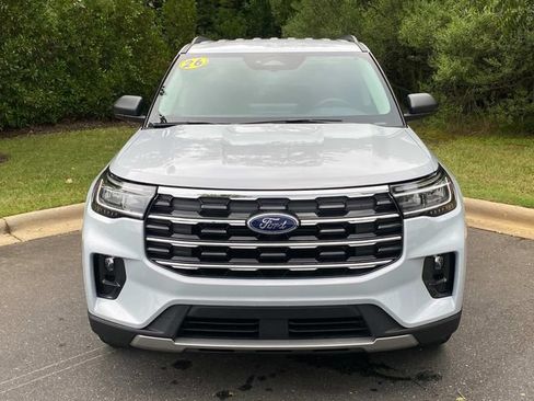 Used 2026 Ford Explorer Active w/ Active Comfort Package AWD/4WD image 2